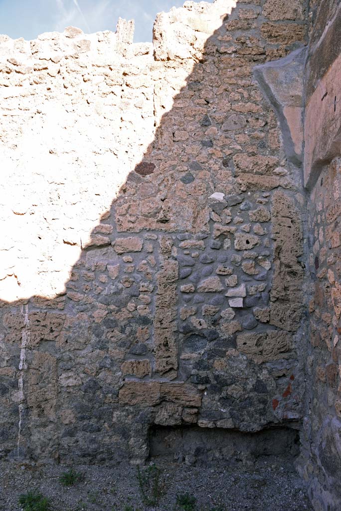 I.4.7 Pompeii. October 2019. North wall of triclinium in north-east corner, with recess.
Foto Tobias Busen, ERC Grant 681269 DÉCOR.

