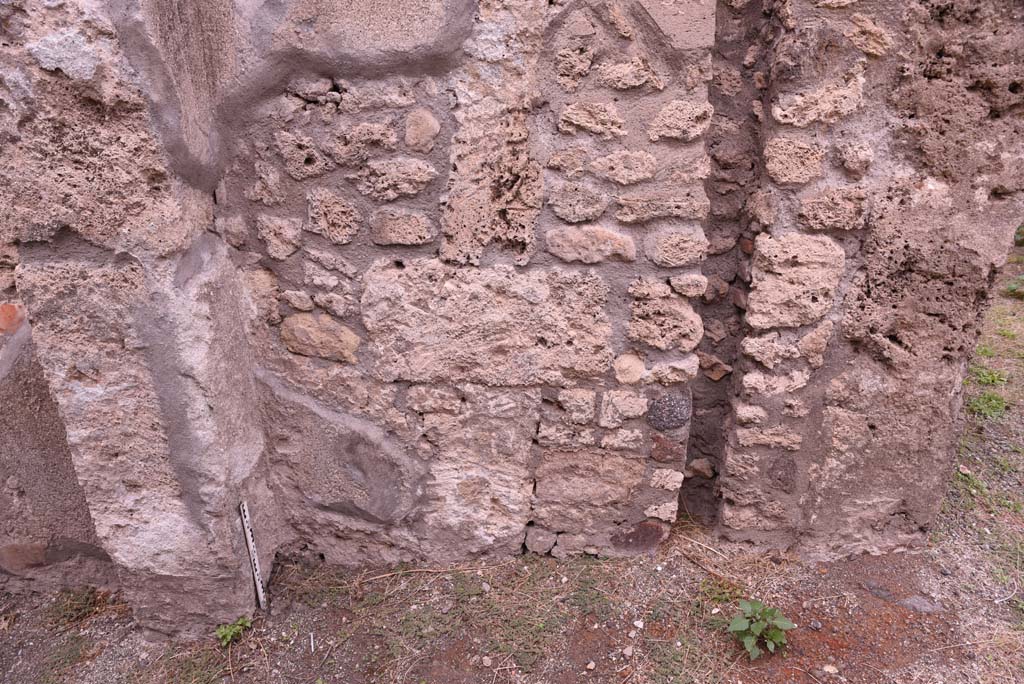 I.4.9 Pompeii. October 2019. Detail of zoccolo/dado from north side of entrance corridor, at east end.
Foto Tobias Busen, ERC Grant 681269 DÉCOR.
