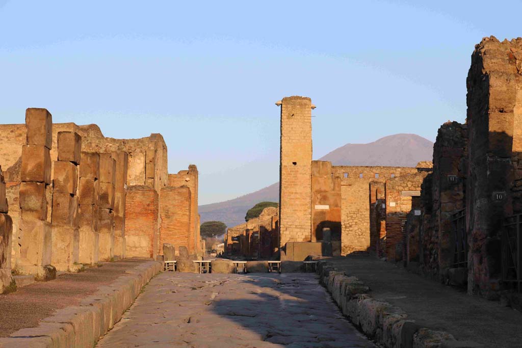 Via Stabiana, Pompeii. December 2018. Looking north between VIII.4, on left, and I.4, from I.4.10, on right. Photo courtesy of Aude Durand.