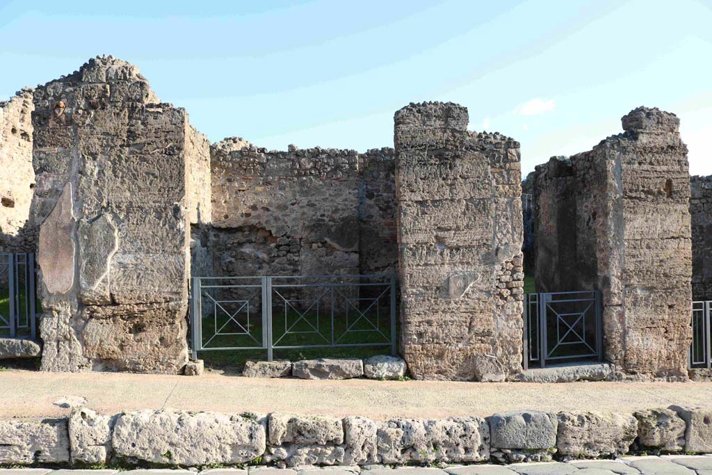 I.4.10 Pompeii, centre left. Entrance doorways on east side of Via Stabiana. I.4.9 is on the left. Photo courtesy of Aude Durand.
