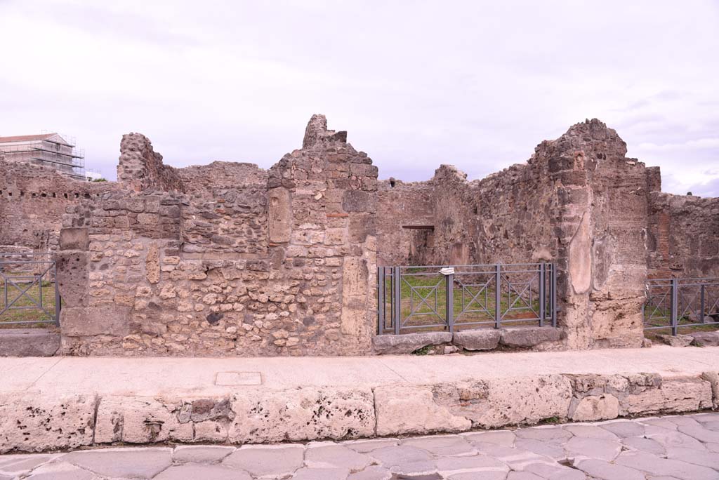 I.4.12, on left, and I.4.11, in centre, and I.4.10, on right, Pompeii. October 2019. Looking east on Via Stabiana.     
Foto Tobias Busen, ERC Grant 681269 DÉCOR.

