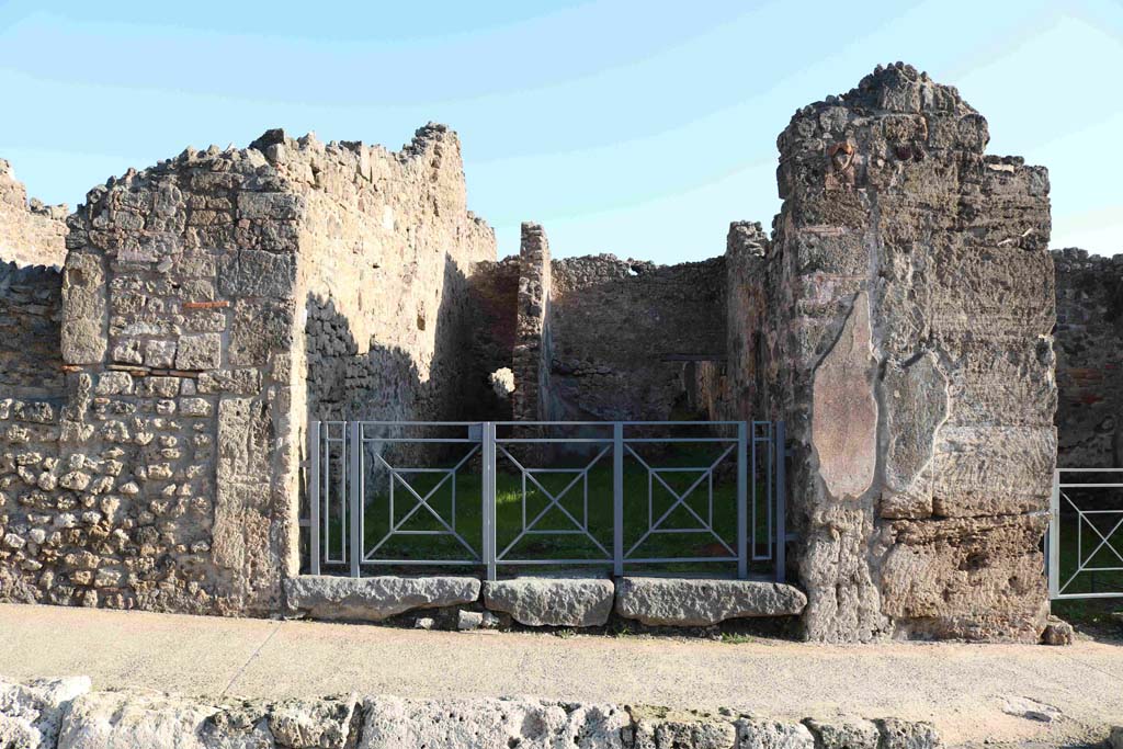 I.4.11 Pompeii. December 2018. Looking east to entrance doorway. Photo courtesy of Aude Durand.


