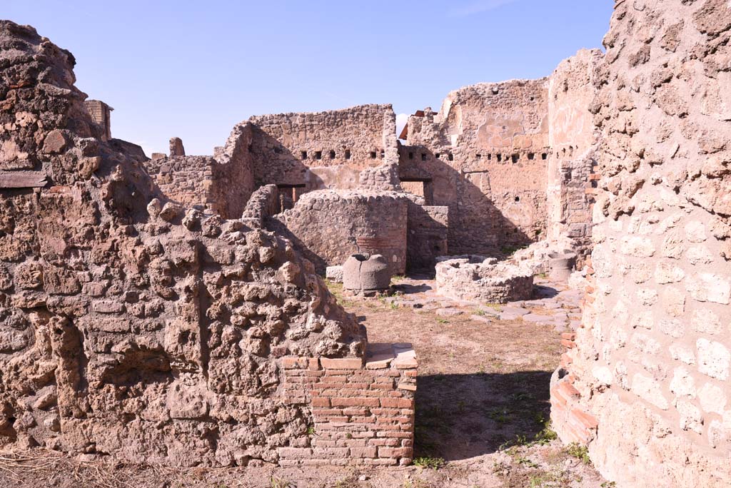 I.4.12 Pompeii. October 2019. Room d, doorway to bakery room b, in north-east corner.
Foto Tobias Busen, ERC Grant 681269 DCOR.
