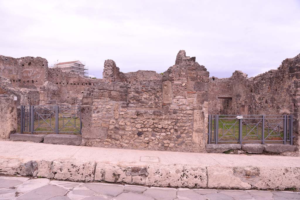 I.4.12, on left, and I.4.11, on right, Pompeii. October 2019. Looking east towards entrance doorways on Via Stabiana.     
Foto Tobias Busen, ERC Grant 681269 DÉCOR.
