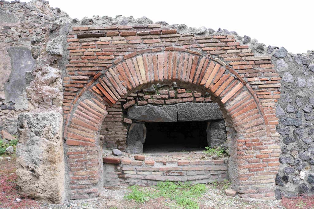 I.4.13 Pompeii. December 2018. Oven. Photo courtesy of Aude Durand.