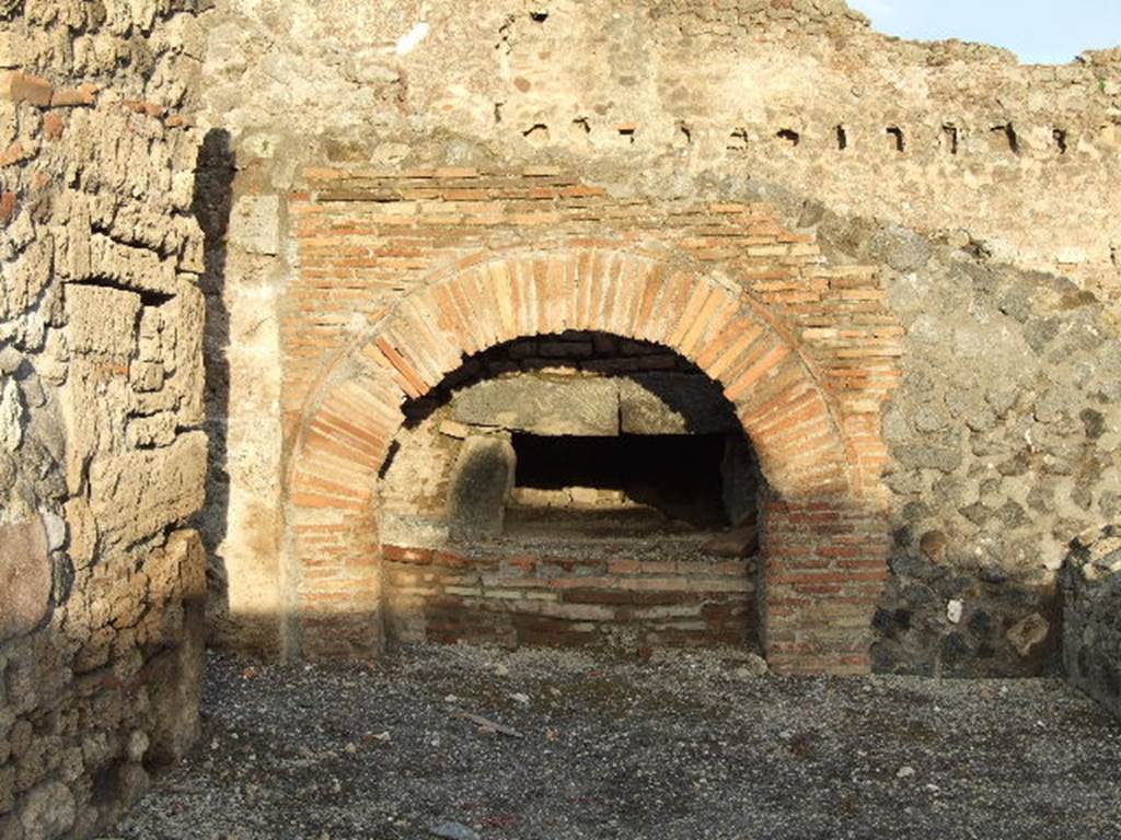 I.4.13 Pompeii. December 2006. Oven.