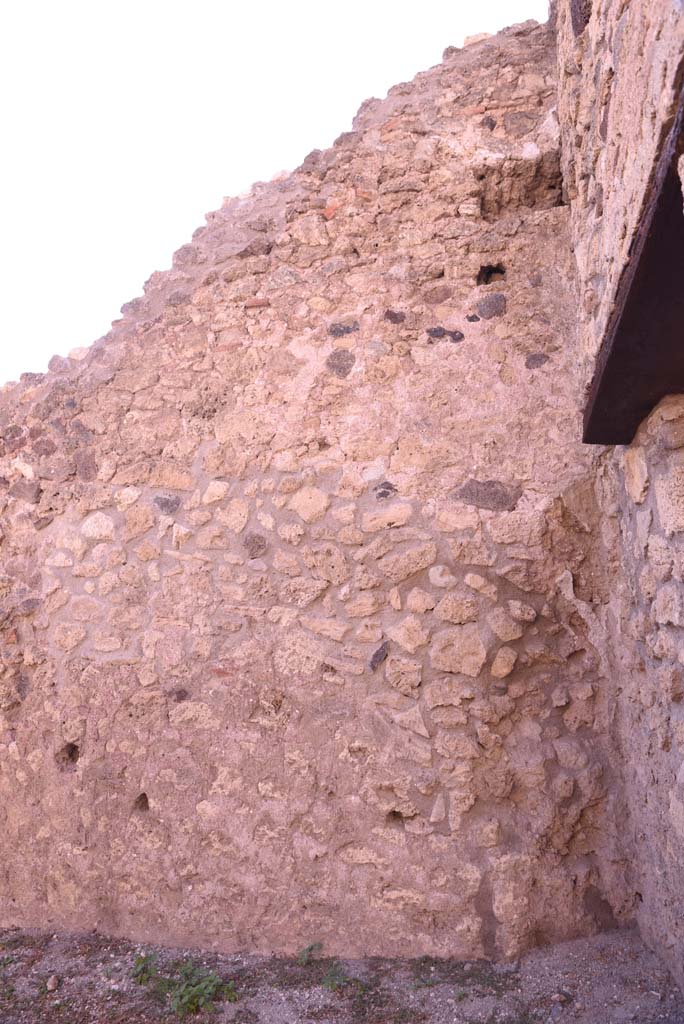 I.4.13 Pompeii. October 2019. Room b, west wall in north-west corner.
Foto Tobias Busen, ERC Grant 681269 DÉCOR.

