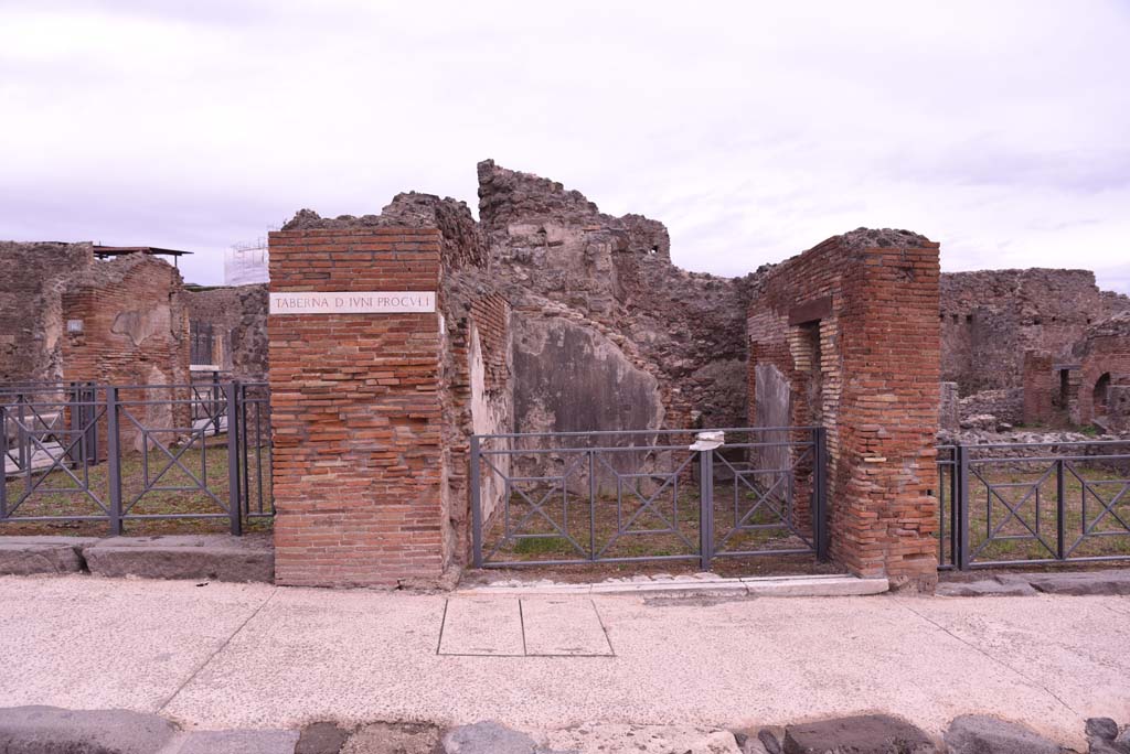 I.4.15, on left, I.4.14, in centre, and I.4.13, on right, Pompeii. October 2019. Looking towards east side of Via Stabiana.       
Foto Tobias Busen, ERC Grant 681269 DÉCOR.
