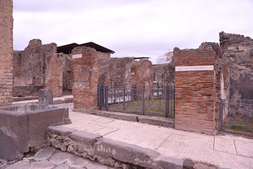 I.4.15 Pompeii. October 2019. 
Looking north-east towards entrance doorway on Via Stabiana, with alternative doorway at I.4.16 visible on Via dell’Abbondanza.
Foto Tobias Busen, ERC Grant 681269 DÉCOR
