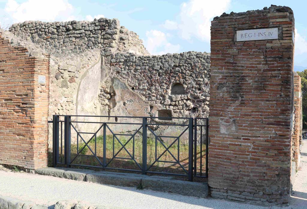 I.4.16 Pompeii. September 2018. Looking south-east to entrance doorway with two niches on south wall. Photo courtesy of Aude Durand.