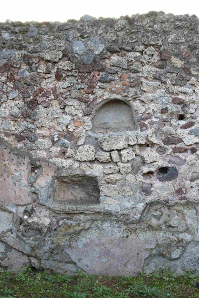 I.4.16 Pompeii. December 2018. Detail of niches on south wall. Photo courtesy of Aude Durand.