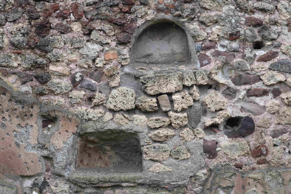 I.4.16 Pompeii. December 2018. Detail of two niches on south wall. Photo courtesy of Aude Durand.

