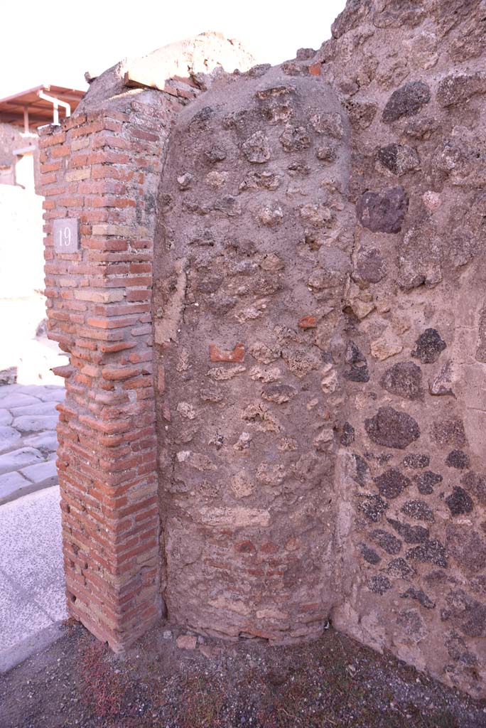 I.4.19 Pompeii. October 2019. Feature in north-east corner of shop-room.
Foto Tobias Busen, ERC Grant 681269 DÉCOR.
