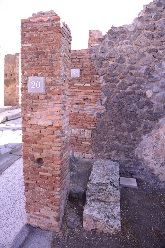 I.4.20/21 Pompeii. October 2019. Looking east in I.4.20, towards base of steps of I.4.21.
Foto Tobias Busen, ERC Grant 681269 DÉCOR
