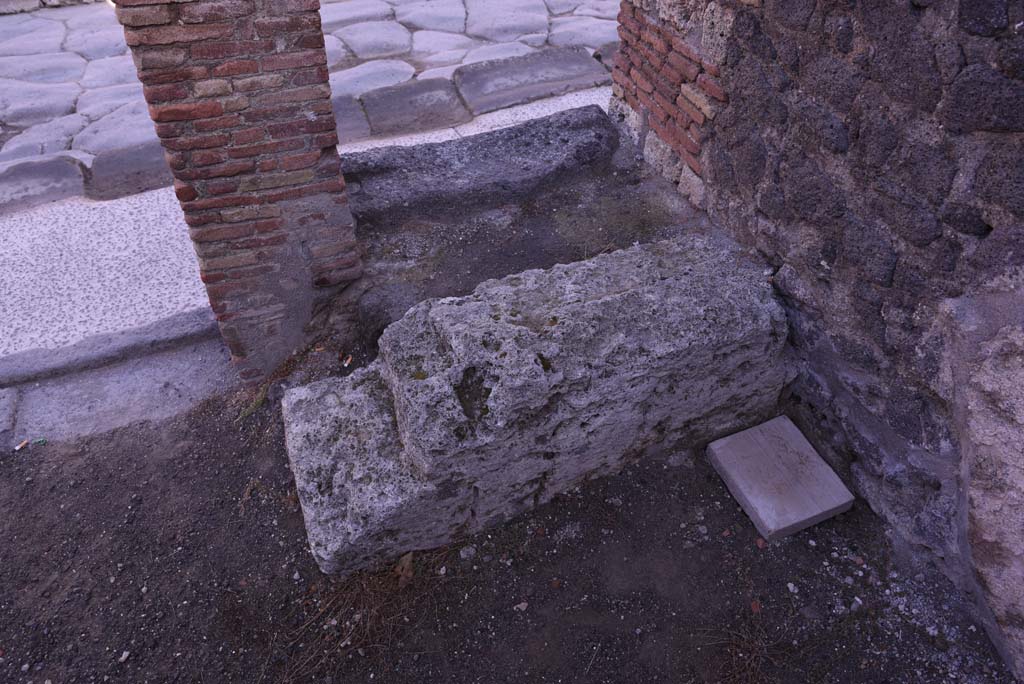 I.4.20/21 Pompeii. October 2019. Base of steps to upper floor, looking north from I.4.20.
Foto Tobias Busen, ERC Grant 681269 DÉCOR


