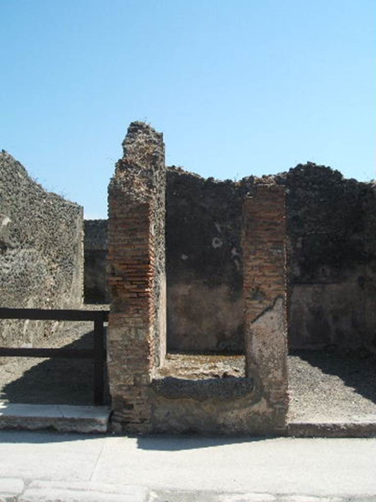 I.4.21 Pompeii. May 2005. Steps to independent rooms on the upper floor, above I.4.20.
