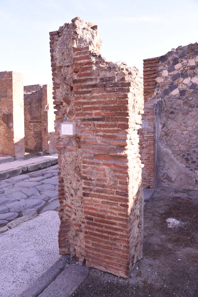 I.4.23 Pompeii. October 2019. Looking towards east side of entrance doorway.
Foto Tobias Busen, ERC Grant 681269 DÉCOR.

