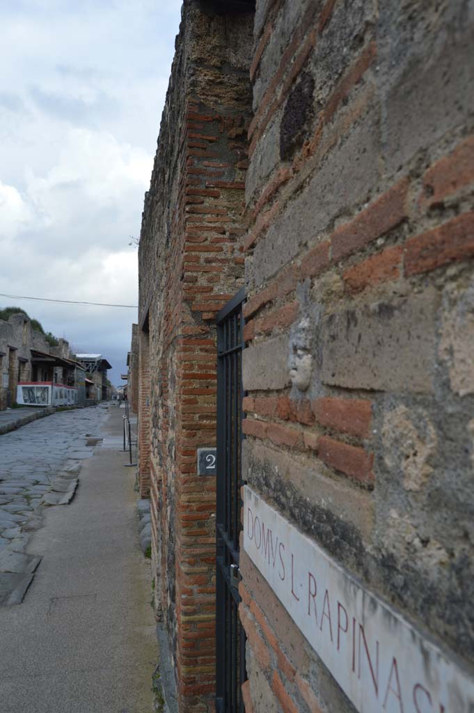 I.4.25 Pompeii. March 2018. 
Looking towards east side of entrance and along Via dell’Abbondanza.
Foto Taylor Lauritsen, ERC Grant 681269 DÉCOR.
