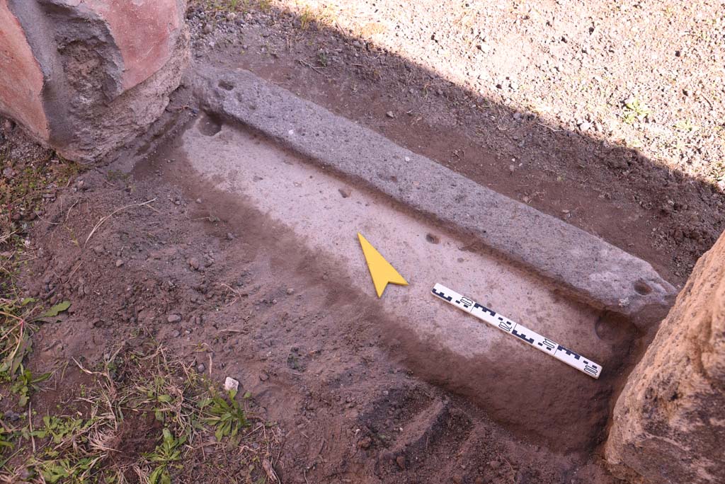 I.4.25 Pompeii. October 2019. Room 50, doorway threshold, looking towards north end.
Foto Tobias Busen, ERC Grant 681269 DCOR
