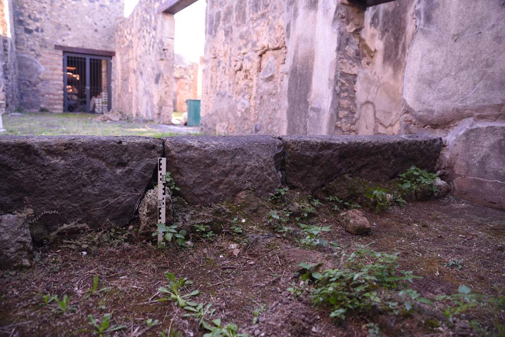 I.4.25 Pompeii. October 2019. Room 51, looking east along front wall towards south end.   
Foto Tobias Busen, ERC Grant 681269 DCOR
