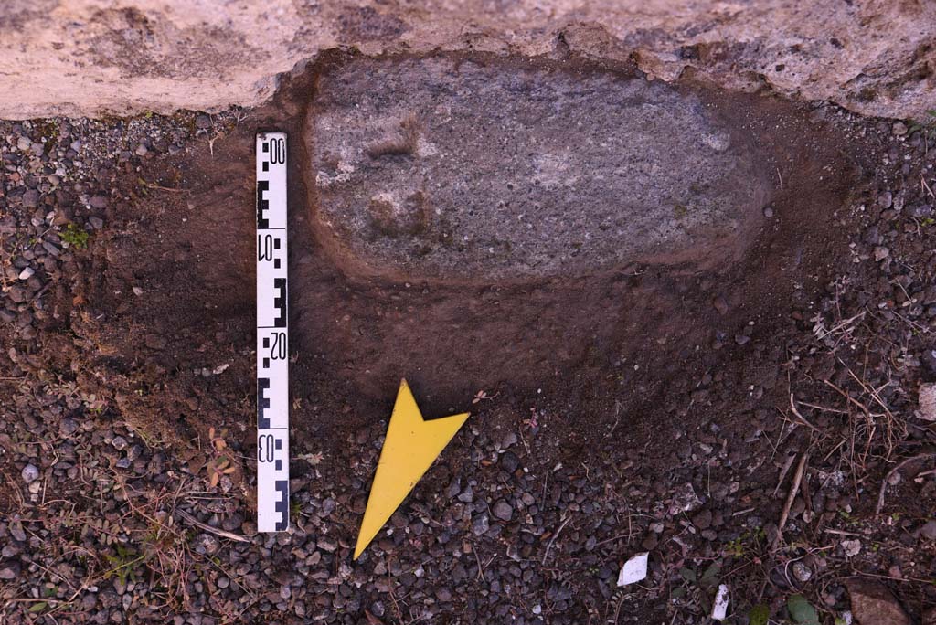 I.4.25 Pompeii. October 2019. East ala 54, detail of south side of doorway threshold. 
Foto Tobias Busen, ERC Grant 681269 DÉCOR
