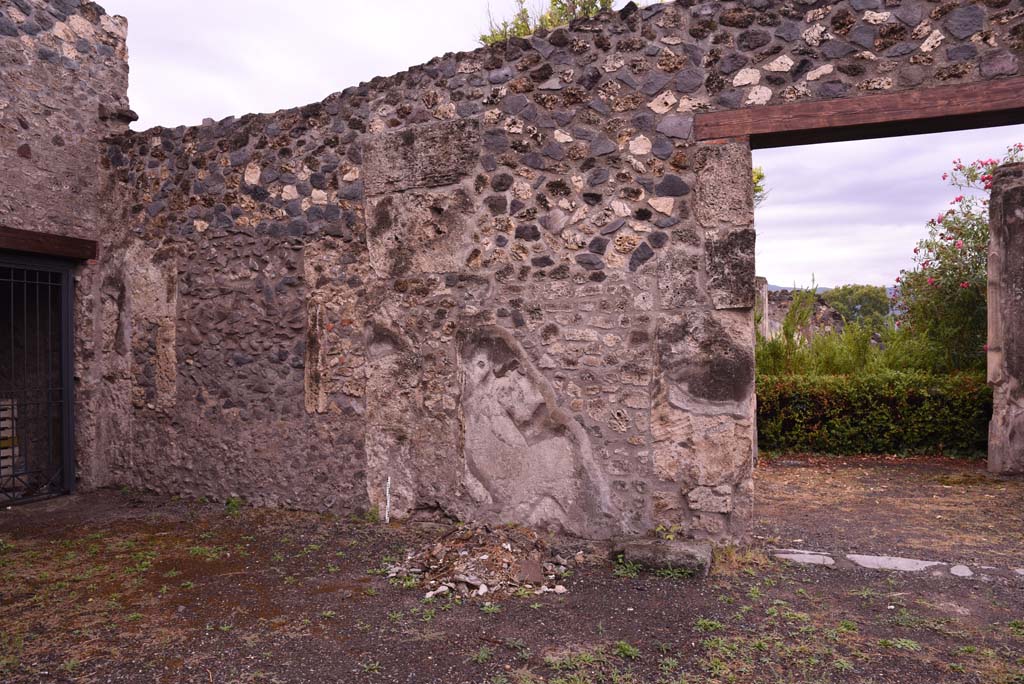 I.4.25 Pompeii. September 2020. Detail from top of stone, in photo above.
Foto Tobias Busen, ERC Grant 681269 DCOR
