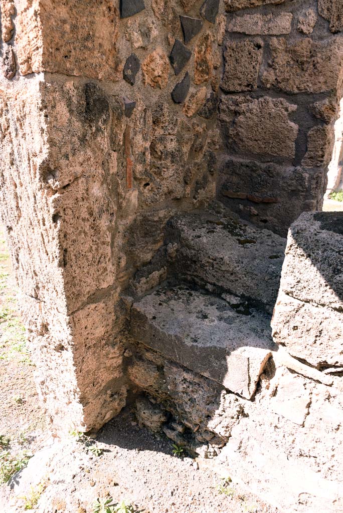 I.4.25/1.4.5 Pompeii. October 2019. Room 16, detail from north-west corner.
Foto Tobias Busen, ERC Grant 681269 DCOR.
