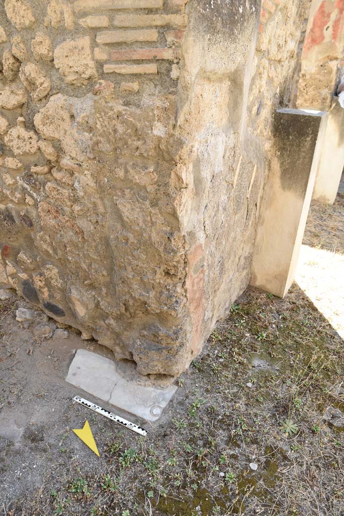 I.4.25 Pompeii. September 2020. Room 25, detail from west side of doorway. 
Foto Tobias Busen, ERC Grant 681269 DCOR.
