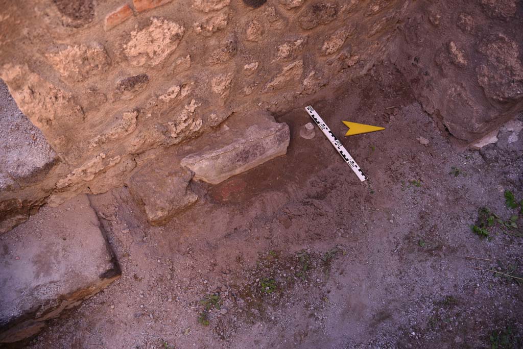 I.4.25/I.4.5 Pompeii. October 2019. 
Corridor 13A/unnumbered corridor on north side of room 13, lead pipe and valve on north side of steps/doorway into room 38, on left.
Foto Tobias Busen, ERC Grant 681269 DÉCOR.

Foto Tobias Busen, ERC Grant 681269 DÉCOR.
