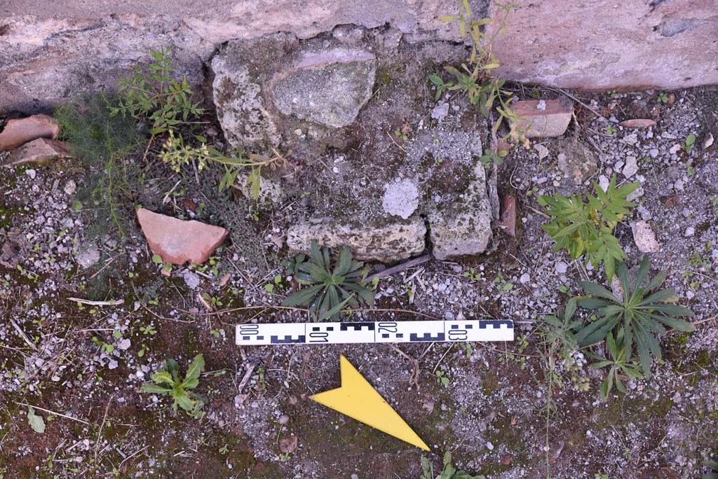 I.4.25/I.4.5 Pompeii. October 2019. Tepidarium 40, on left, and Calidarium 41, on right. Detail from doorway in west wall.
Foto Tobias Busen, ERC Grant 681269 DCOR.
