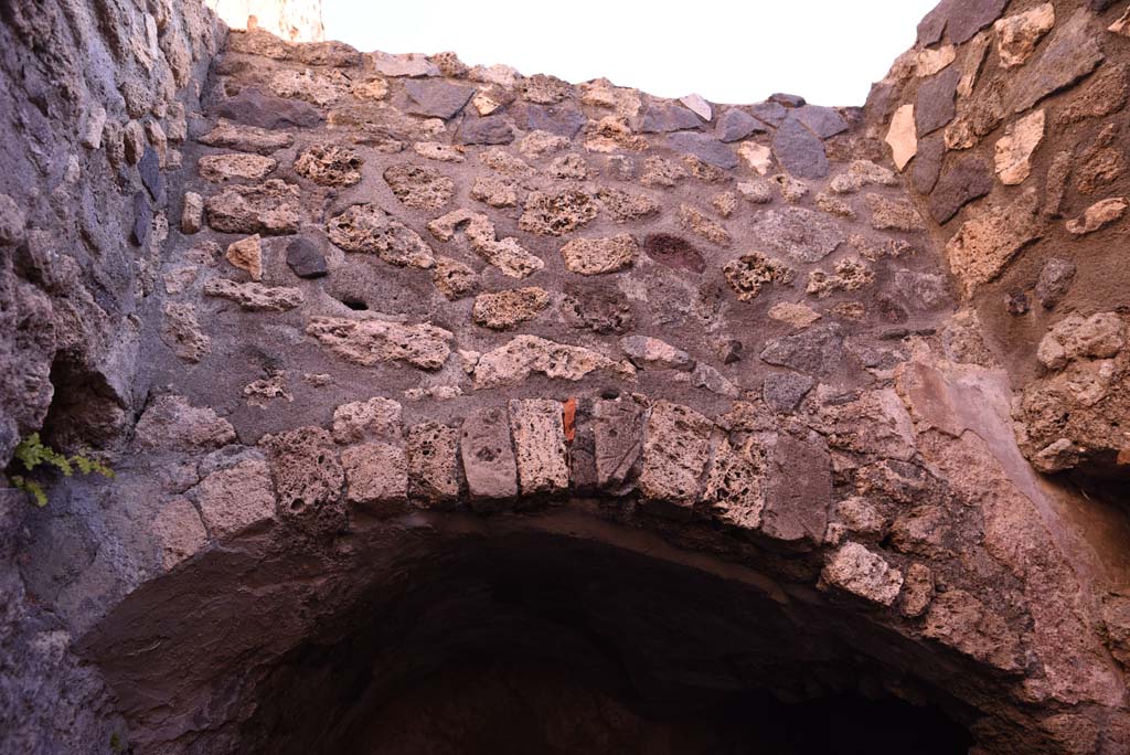 I.4.25/I.4.5 Pompeii. October 2019. Unnumbered corridor/room, east end, detail above vaulted area.
Foto Tobias Busen, ERC Grant 681269 DCOR.
