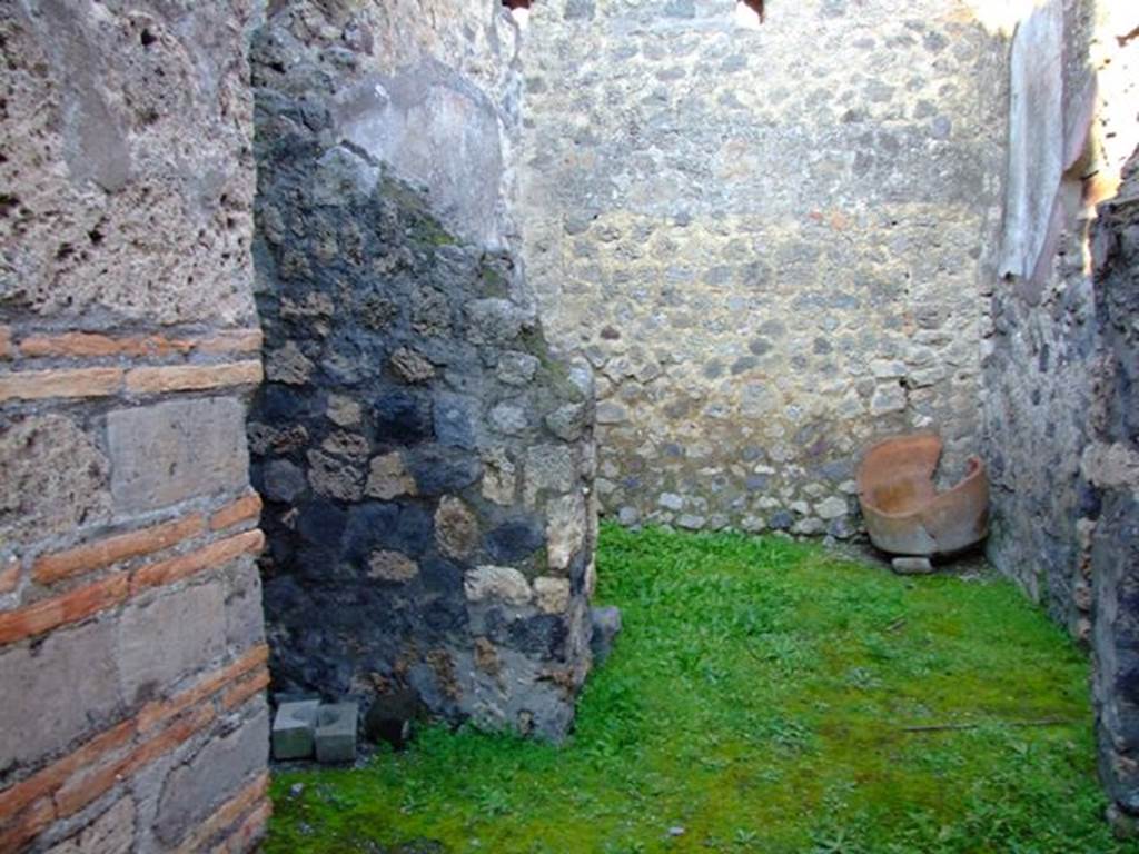 I.4.25 Pompeii. March 2009. Doorway to room 62, on left, on north side of room 61.