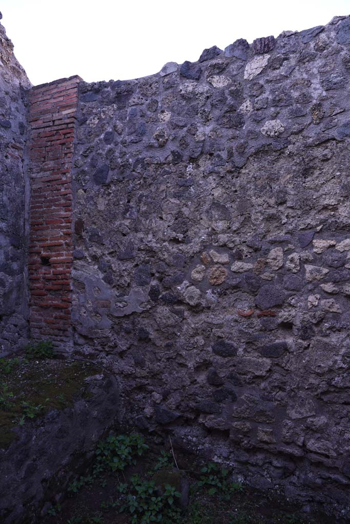 I.4.25 Pompeii. October 2019. Room 64, looking towards south-west corner and west wall.
Foto Tobias Busen, ERC Grant 681269 DCOR.

