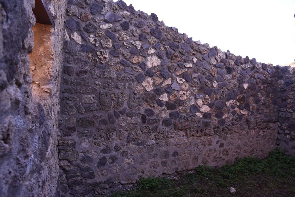 I.4.25 Pompeii. October 2019. Room 64, looking towards south wall in Services Area.
Foto Tobias Busen, ERC Grant 681269 DCOR.

