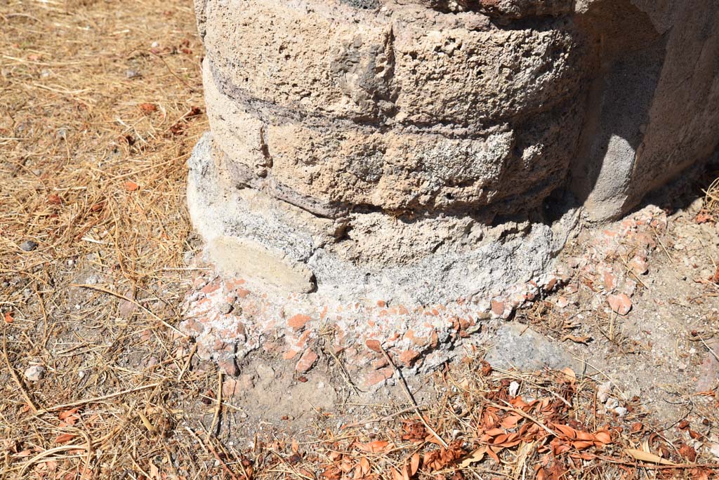 I.4.25 Pompeii. September 2020. Upper Peristyle 56, detail of column at south end, looking north-west.
Foto Tobias Busen, ERC Grant 681269 DCOR
