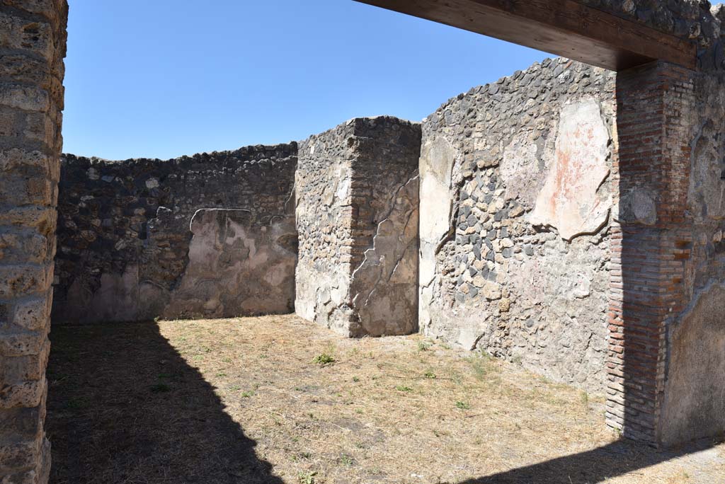 I.4.25 Pompeii. September 2020. Room 57, looking north-west from entrance doorway.
Foto Tobias Busen, ERC Grant 681269 DCOR.
