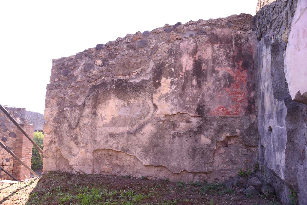 I.4.25 Pompeii. October 2019. Upper peristyle 56, looking towards south wall in south-west corner, with steps to middle peristyle, on left.
Foto Tobias Busen, ERC Grant 681269 DCOR
