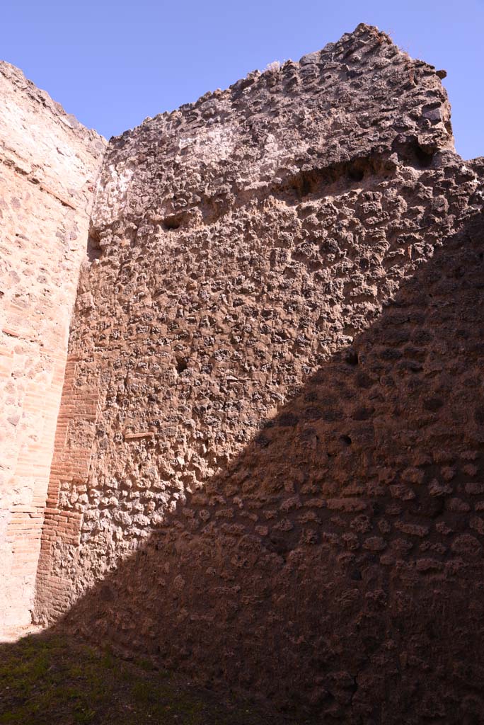 I.4.26 Pompeii. October 2019. East wall, looking north.
Foto Tobias Busen, ERC Grant 681269 DÉCOR.
