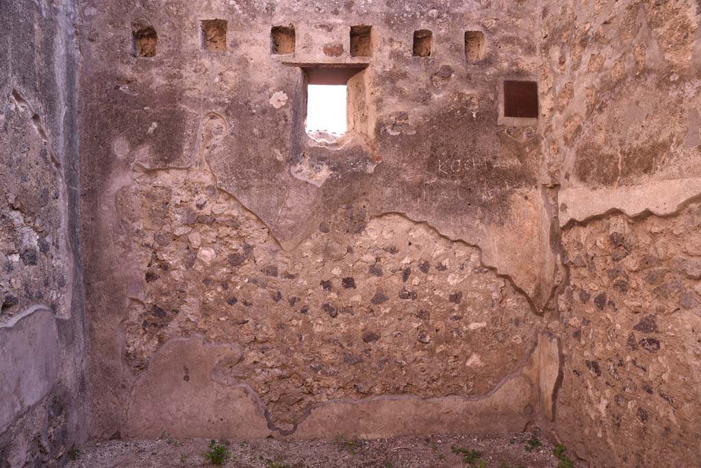 I.4.28 Pompeii. October 2019. Room 29, south wall, with south-west corner, on right.
Foto Tobias Busen, ERC Grant 681269 DÉCOR.

