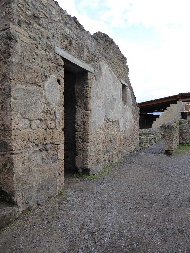 I.6.2 Pompeii. January 2017. 
Looking south along east side of atrium, with doorway to small room, in centre.
Foto Annette Haug, ERC Grant 681269 DÉCOR.

