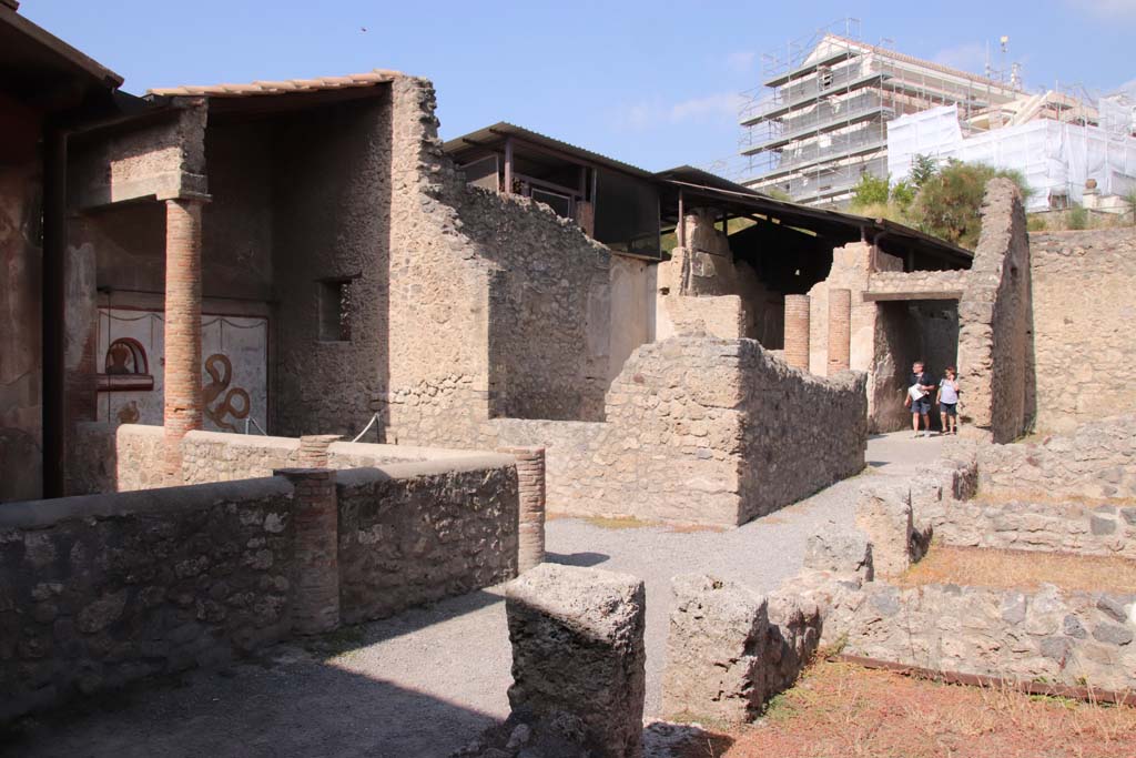 I.6.2 Pompeii. September 2019. Looking north from three rooms on east side, towards atrium and entrance corridor, on right.
Photo courtesy of Klaus Heese.
