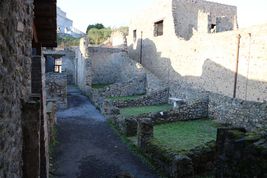 I.6.2 Pompeii. December 2018. Looking north along rooms on east side of atrium. Photo courtesy of Aude Durand.