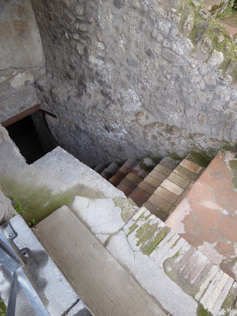 I.6.2 Pompeii. January 2017. Steps down to cryptoporticus.
Foto Annette Haug, ERC Grant 681269 DCOR.
