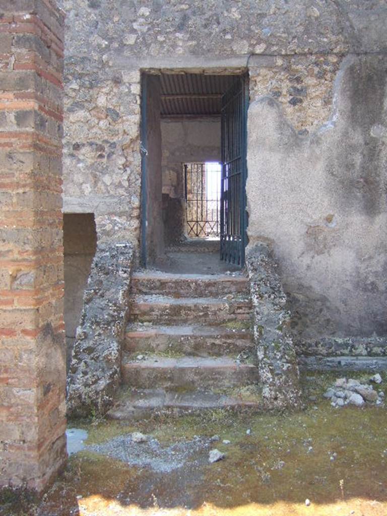I.6.2 Pompeii. May 2006. Stairs to loggia overlooking the large garden.   