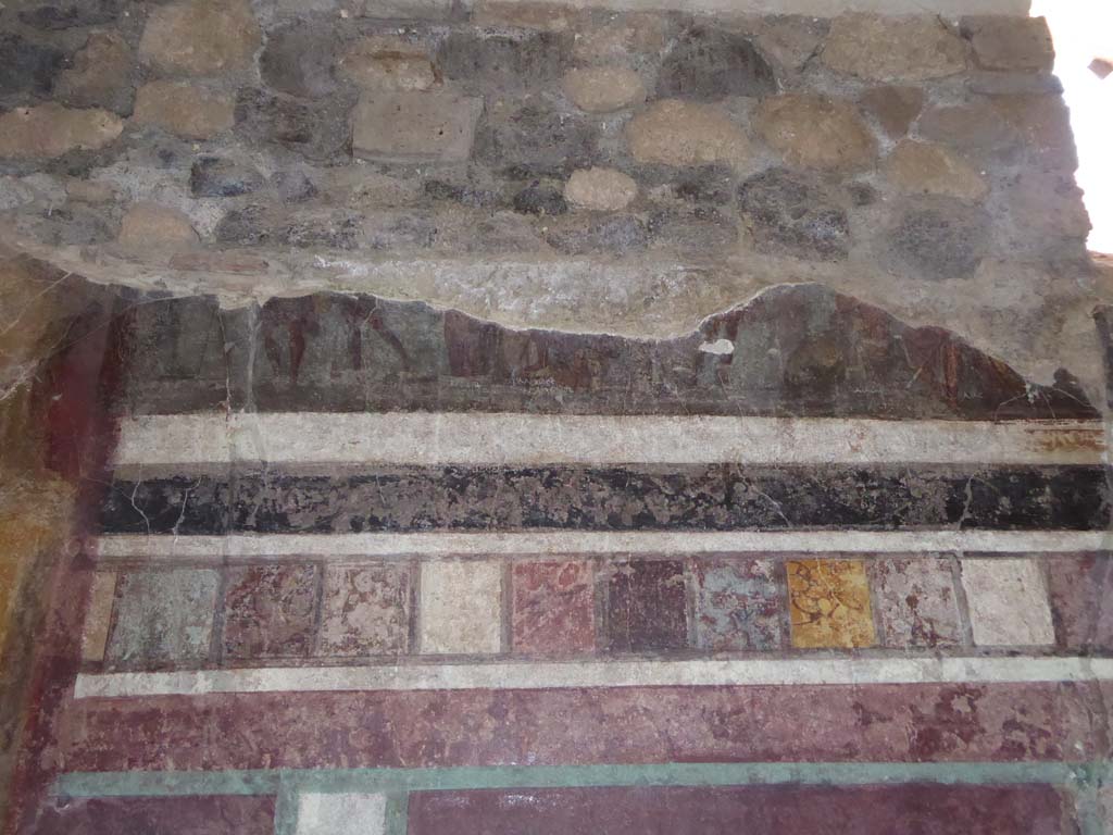 I.6.2 Pompeii. September 2017. Detail from upper west wall of east wing of cryptoporticus.
Foto Annette Haug, ERC Grant 681269 DCOR.

