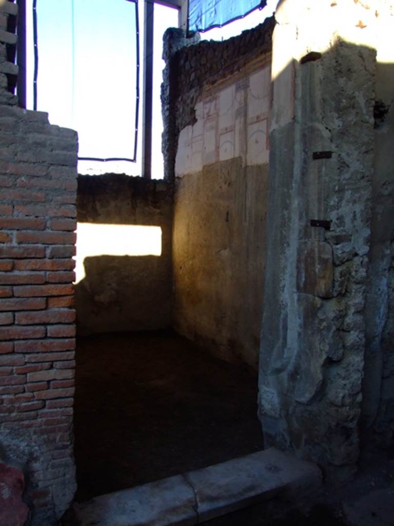 I.6.4 Pompeii.  March 2009.  Doorway to Room 6.