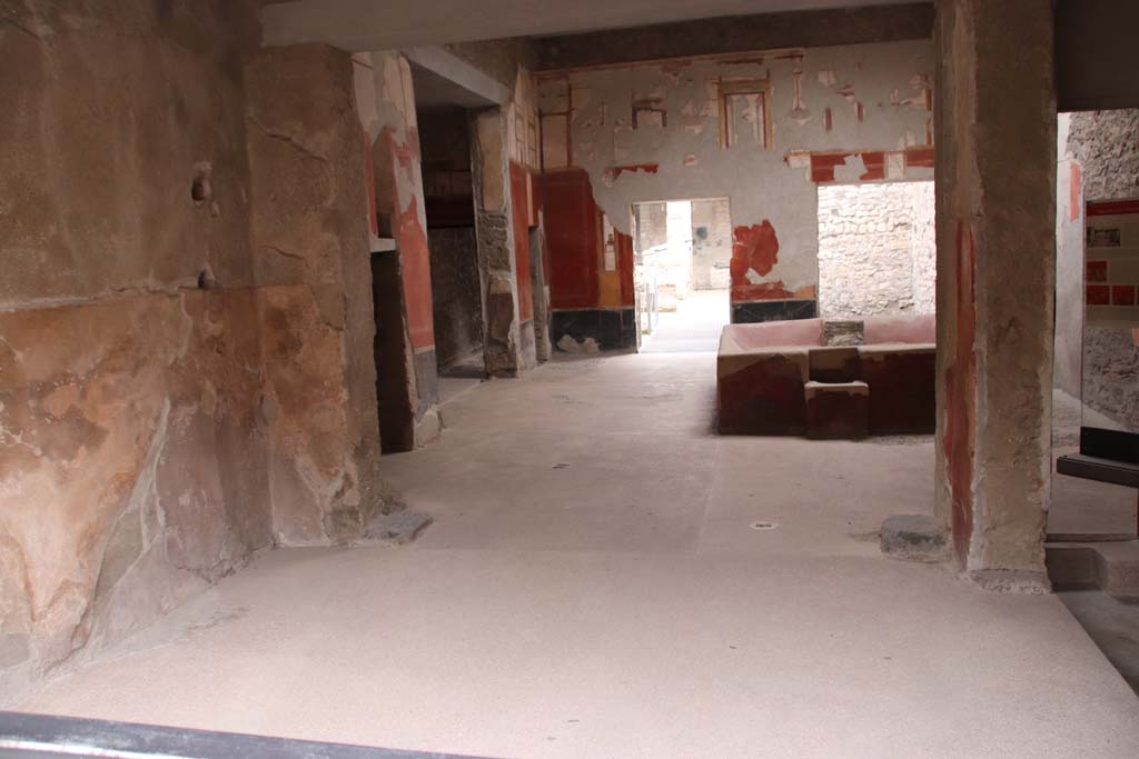 I.6.7 Pompeii. April 2018. Looking south across atrium. Photo courtesy of Ian Lycett-King. 
Use is subject to Creative Commons Attribution-NonCommercial License v.4 International.
