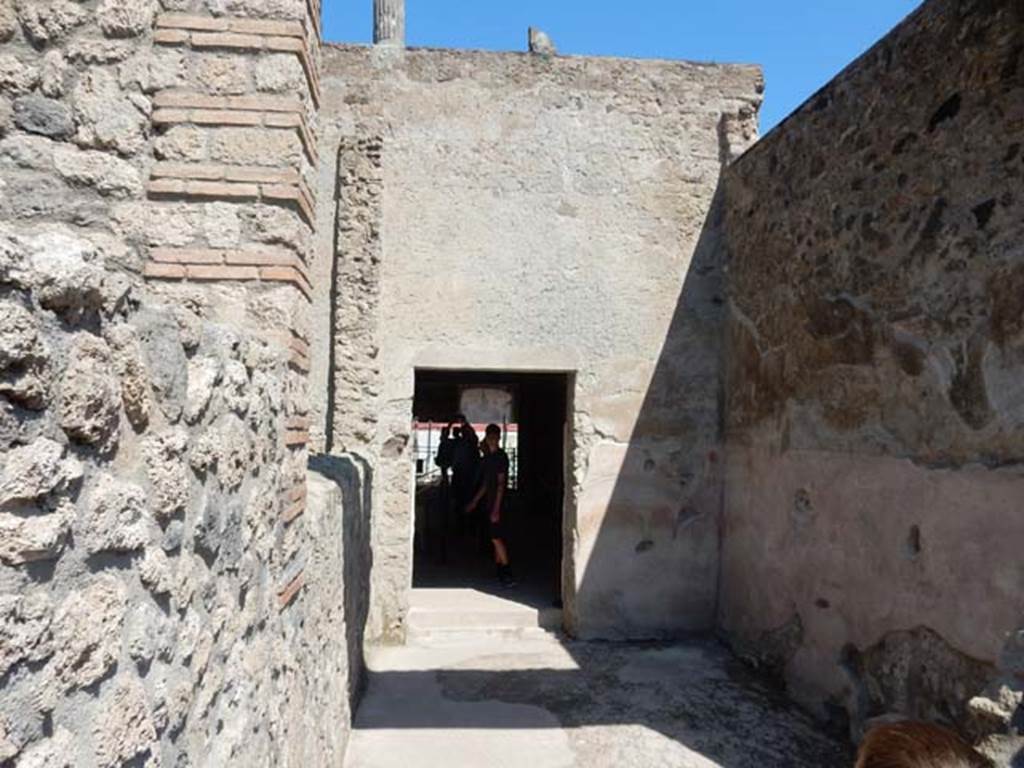 I.6.7 Pompeii. May 2016. Looking towards the north wall of tablinum with doorway to atrium. Photo courtesy of Buzz Ferebee.
