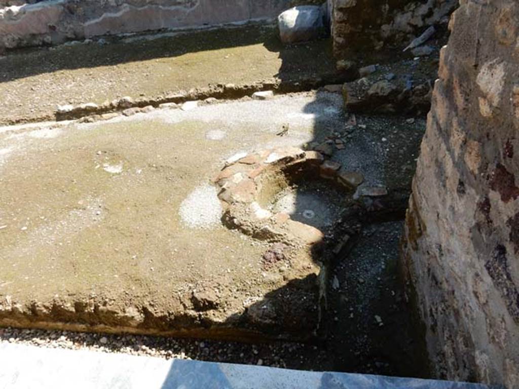 I.6.7 Pompeii. May 2016. Structure from north-east corner of small building on west side of garden.   Photo courtesy of Buzz Ferebee.
