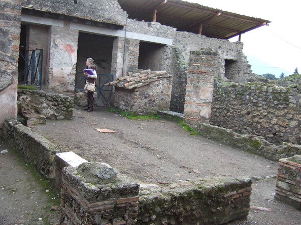 I.6.7 Pompeii. December 2005. Small peristyle garden at rear of the house. 